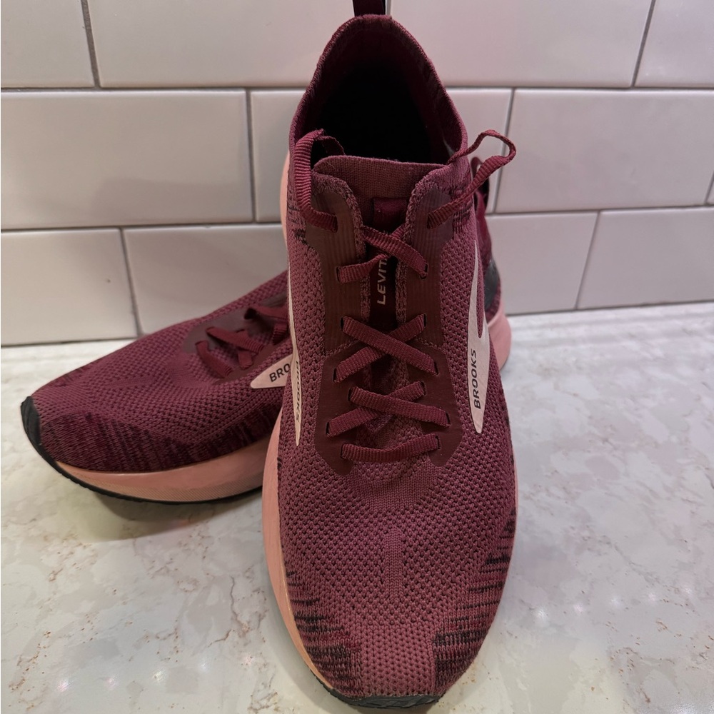 Brooks Levitate 4 Women's Running Shoes - sz10